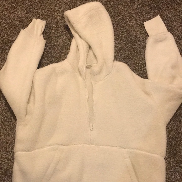 White puffy hoodie, large, never worn - Picture 1 of 1